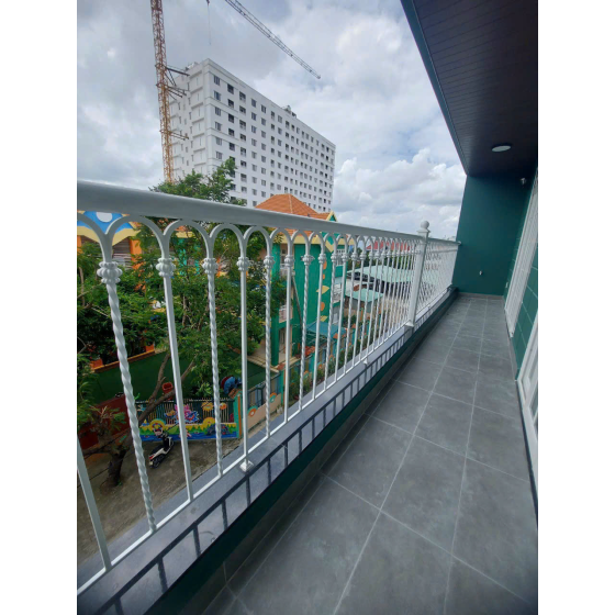 Cầu thang, lan can sắt hiện đại