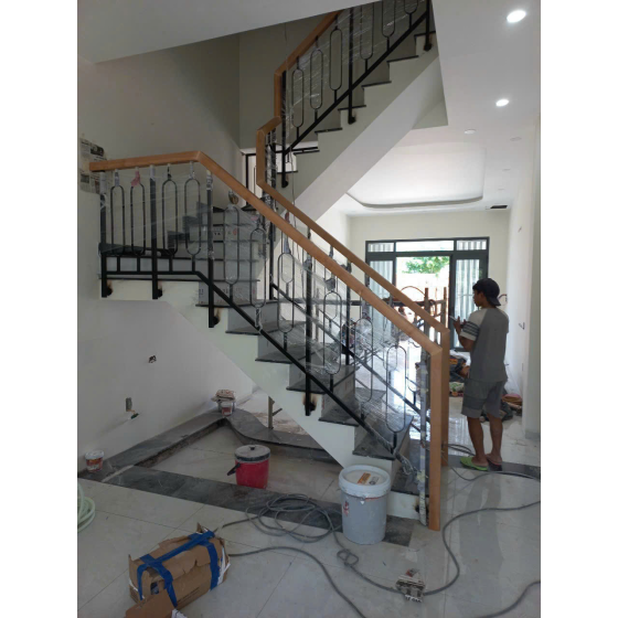 Cầu thang, lan can sắt hiện đại